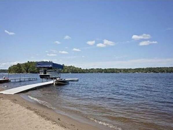 Beach nearby, sun-loungers, beach towels