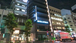 A multi-story hotel with a prominent sign reading "HOTEL LUMINAX". - HOTEL LiVEMAX Tokyo-Otsuka Ekimae (Tokyo)