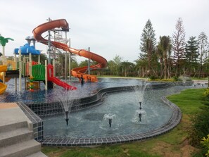 Outdoor pool - Villa - Course Dusit Pattaya (Muang Pattaya, Chang Wat Chon Buri)