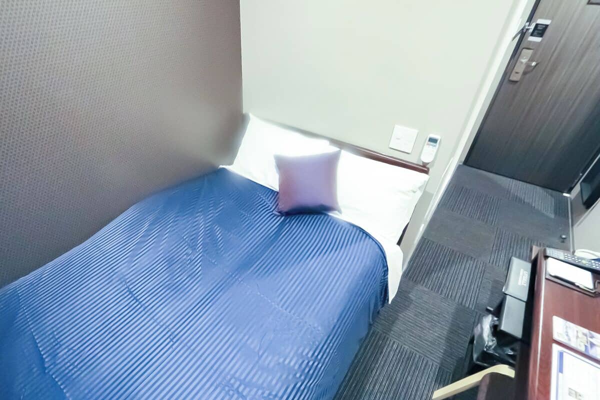 Escritorio y espacio para trabajar con un portátil