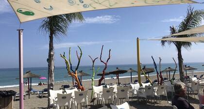 Atemberaubende Wohnung mit zwei Schlafzimmern 500 Meter vom Strand entfernt mit Meerblick