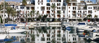 Stunning two bedroom apartment 500 metres from the beach with sea views.