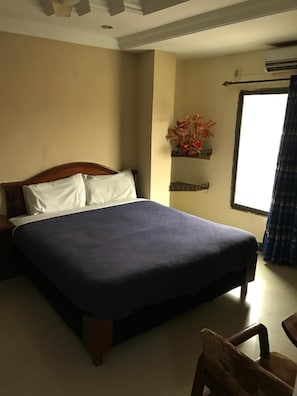 Cortinas blackout, Wi-Fi de cortesia, roupa de cama