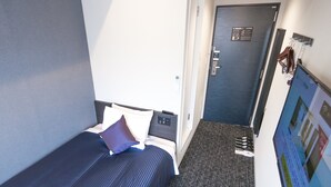 A hotel room with a single bed, a desk, and a computer monitor. - HOTEL LiVEMAX AKASAKA (Tokyo)