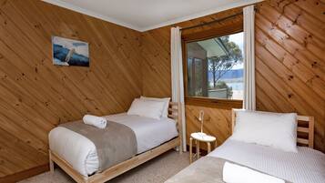 Luxury House, 5 Bedrooms, Lake View, Lakeside | 5 bedrooms, premium bedding, individually decorated