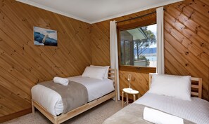 5 عدّة غرف نوم وأغطية فراش متميزة وبديكورات فريدة لكل غرفة