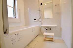 House (Private Vacation) | Bilik Mandi | Tab mandi dan pancuran berasingan, kelengkapan dandanan diri percuma 