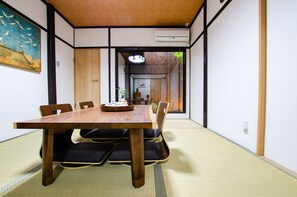Private Vacation Home | Living room | Flat-screen TV - Karan Tojisenbon (Kyoto)