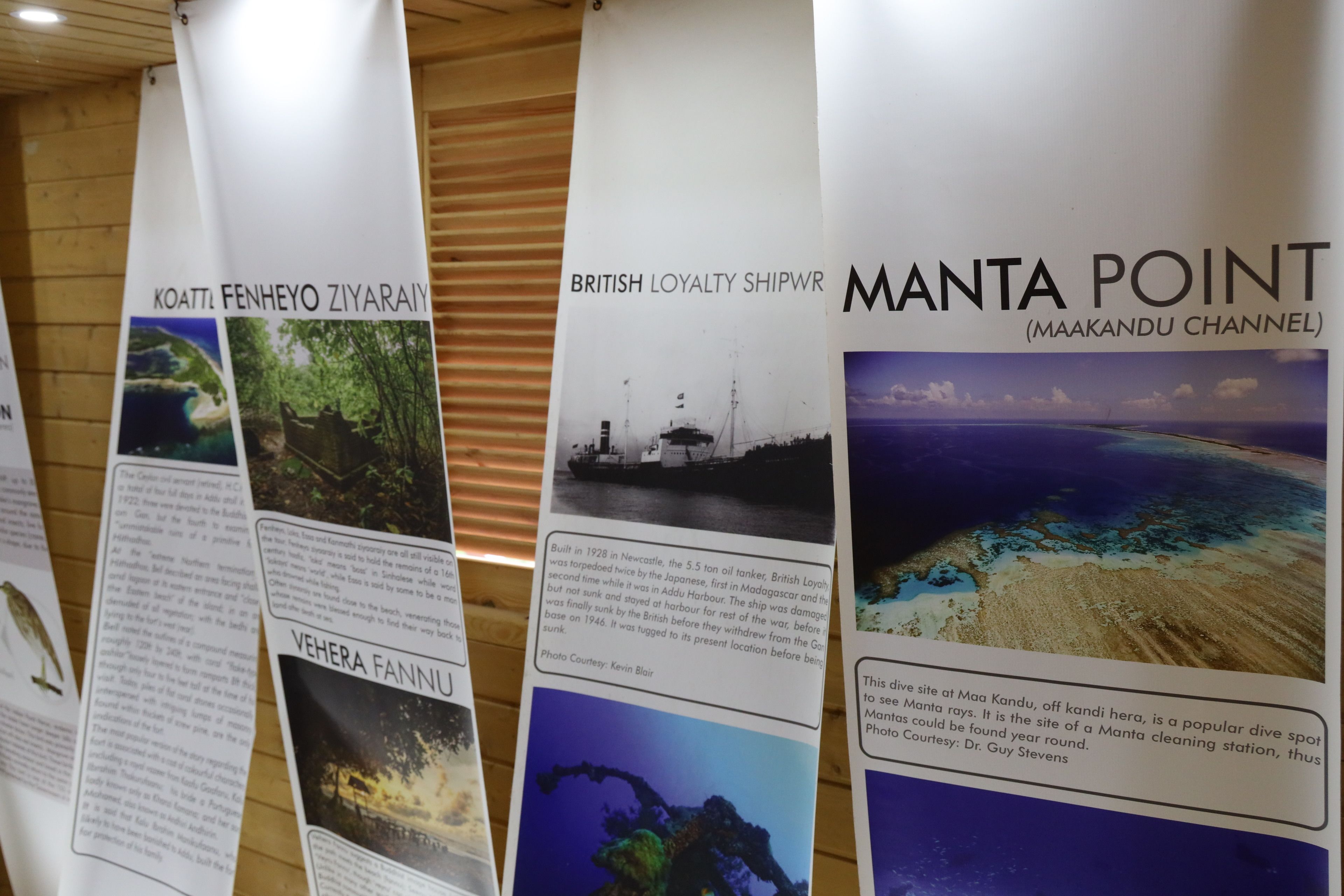 Informational panels about maritime locations, including Koatci Fenheyo Ziyara, British Loyalty Shipwreck, and Manta Point.