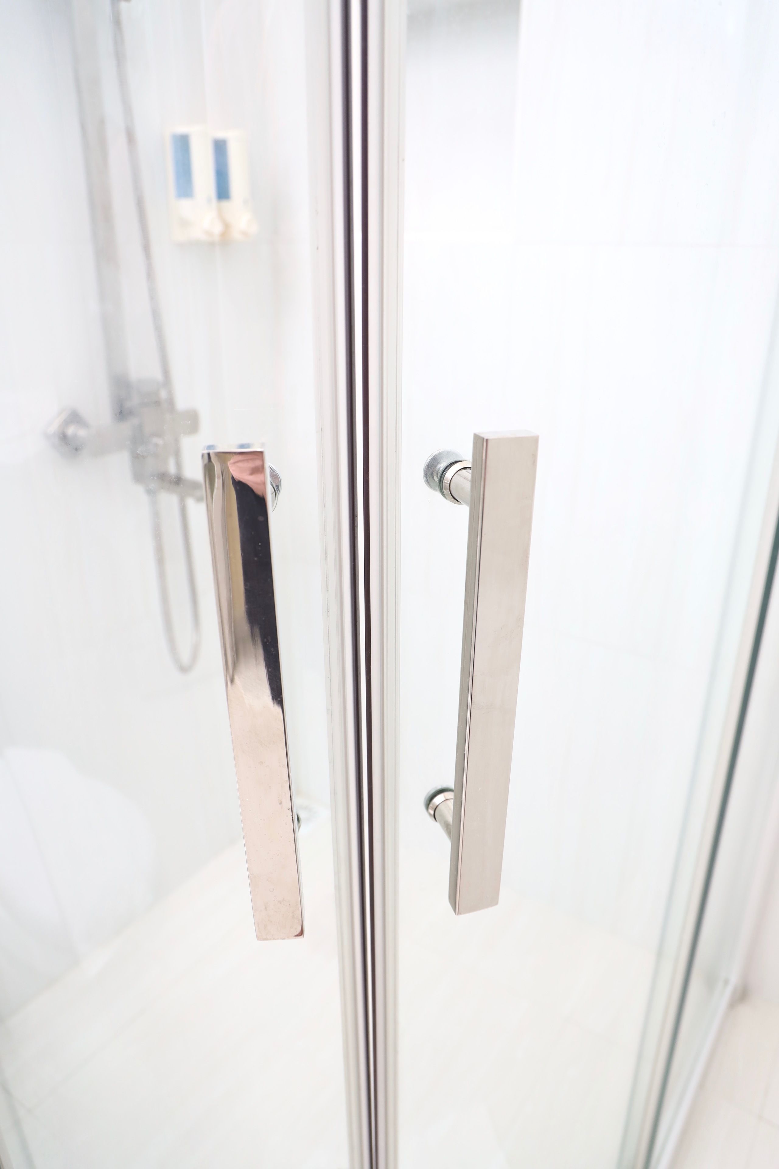 Chambre Double Deluxe, 1 lit double | Douche de la salle de bain