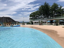 Seasonal outdoor pool