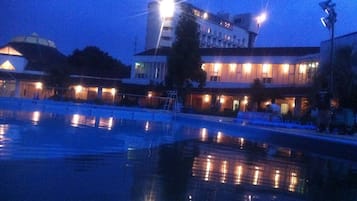 Sæsonbestemt udendørs pool