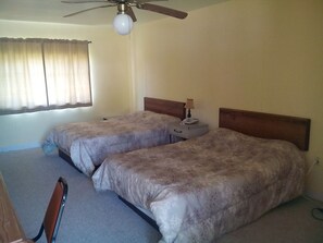 1 habitación, escritorio, wifi y ropa de cama 