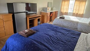 A bedroom with a bed, a desk, a television, and a refrigerator. - Mountaineer Motel - Standard room (Mt Storm)