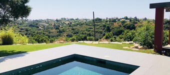 Luxury Quinta with privacy and a large pool and ocean view
