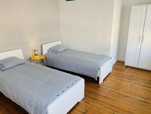 4 bedrooms, WiFi, bed sheets