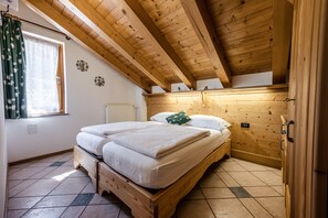 3 makuuhuonetta, tallelokero huoneessa, silitysrauta/-lauta, Wi-Fi