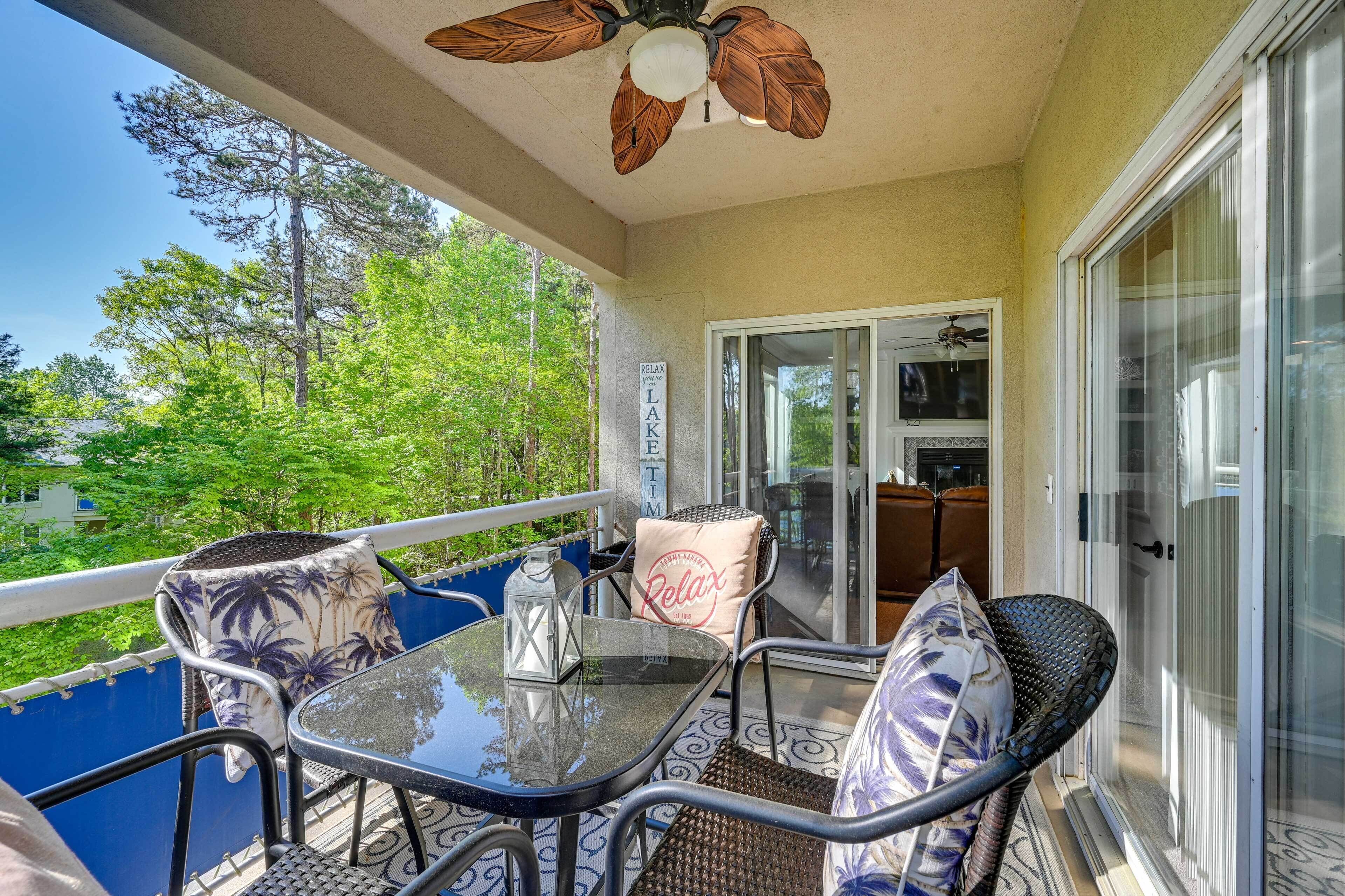 Lake Keowee Condo w/ Balcony & Resort Amenities!
