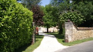 A pathway leading to a stone building surrounded by lush greenery. - House / Villa - Clermont de Beauregard (Clermont-De-Beauregard)