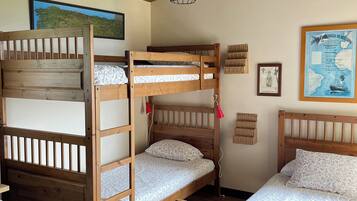 4 dormitoris, escriptori, planxa i posts de planxar i wifi gratuïta