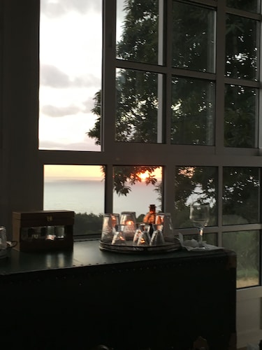 Unspoiled getaway,  superb ocean views house in a natural area 