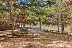 Property grounds - Cinnamon Valley - The Cattail (Eureka Springs)