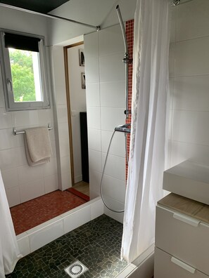 Kombination af bruser/badekar