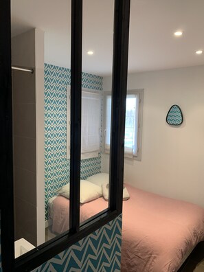 4 bedrooms, desk, iron/ironing board, free WiFi