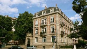 A historic building with multiple stories, large windows, and a prominent entrance. - Apartment/ flat - Strasbourg (Strasbourg)