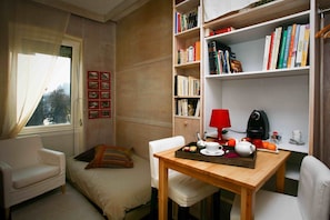1 chambre, bureau, chambres insonorisées, fer et planche à repasser