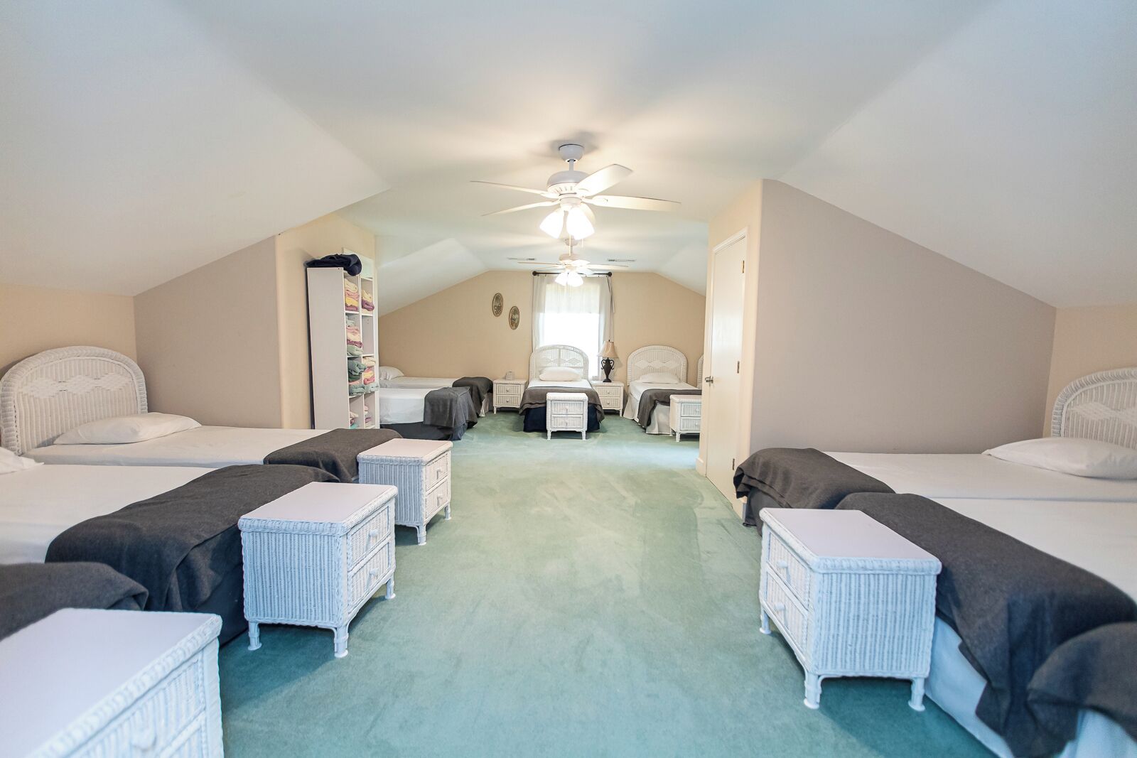 9 soverom, strykejern/-brett, wi-fi (inkludert) og sengetøy