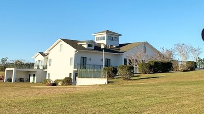 Country Retreat on private 40ac Lake. 250 acres.9 Bedrooms + 2 Dorms -Sleeps 43 