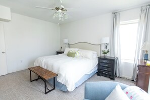 9 bedrooms, iron/ironing board, free WiFi, bed sheets - Country Retreat on private 40ac Lake. 250 acres.9 Bedrooms + 2 Dorms -Sleeps 43  (Lumberton)