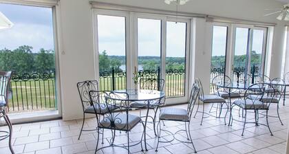 Country Retreat on private 40ac Lake. 250 acres.9 Bedrooms + 2 Dorms -Sleeps 43