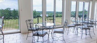 カントリーエステート-9ベッドルーム+ 2寮(スリープ37)アメージングレイクビュー