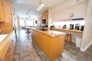 Fridge, microwave, oven, stovetop - Country Retreat on private 40ac Lake. 250 acres.9 Bedrooms + 2 Dorms -Sleeps 43  (Lumberton)