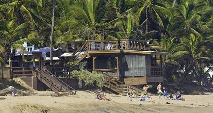 ★ The Beach Pad - Sleeps 20 - Puntas - Steps to Sandy Beach ★