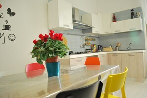 Kühlschrank, Ofen, Herdplatte, Geschirrspüler