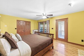 3 bedrooms, iron/ironing board, Internet, bed sheets