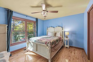 3 bedrooms, iron/ironing board, Internet, bed sheets
