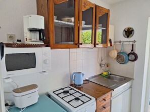 Fridge, microwave, stovetop, coffee/tea maker - Apartment Srsen for 2 people in Kuciste (Kucište)