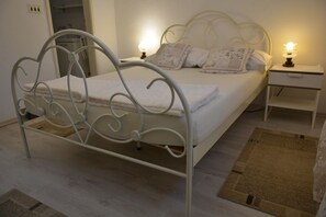 1 Schlafzimmer, Schreibtisch, Bügeleisen/Bügelbrett, kostenloses WLAN