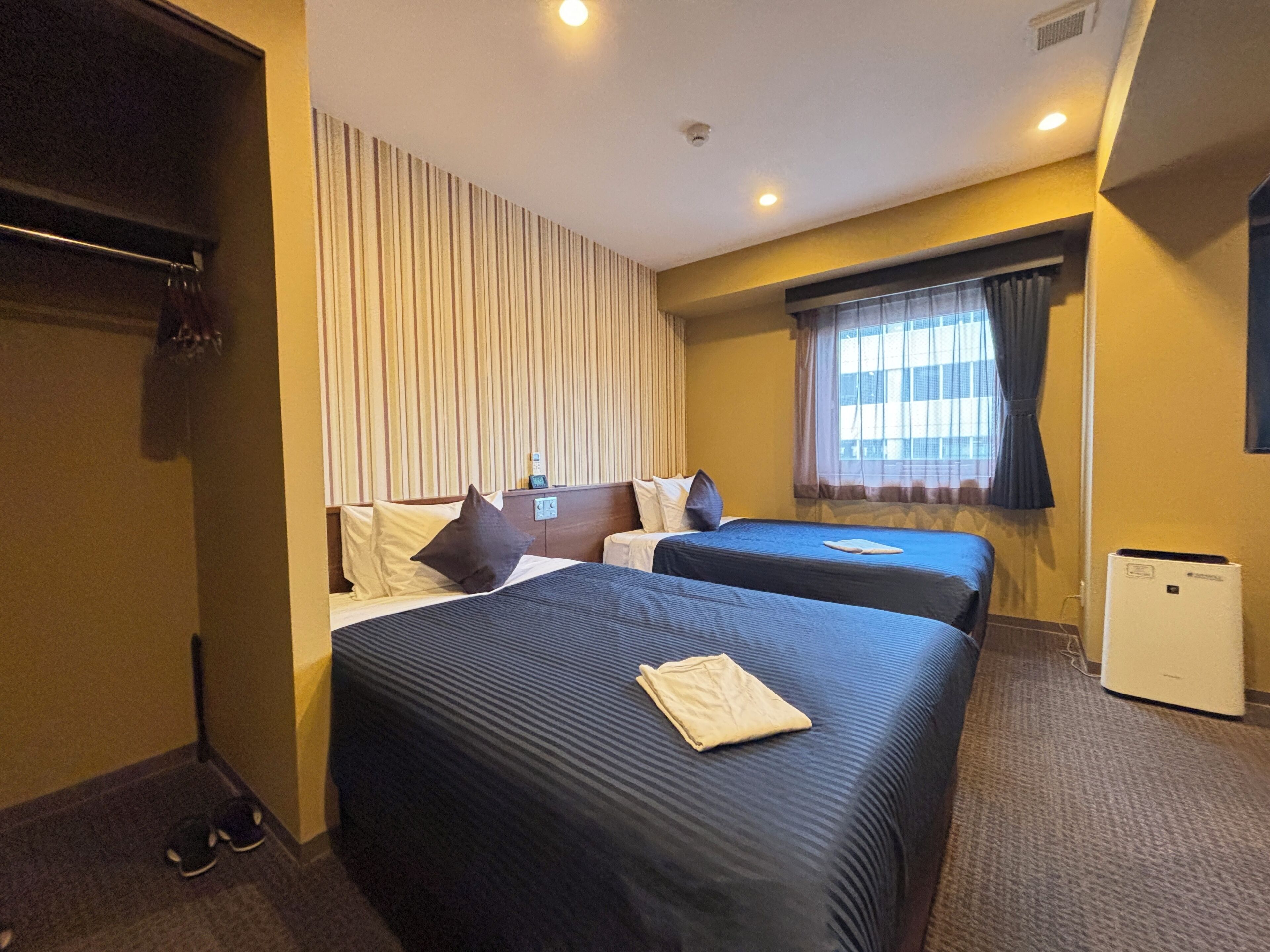 standard twin room, smoking | desk, blackout curtains, free wifi, bed sheets