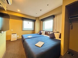 Quarto duplo, para não fumantes | Escrivaninha, cortinas blackout, Wi-Fi de cortesia, roupa de cama