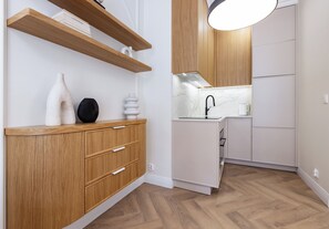 Frigorífic, microones, forn i placa de cuina