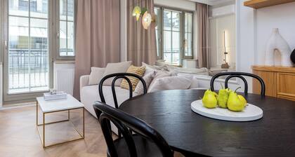 Sopot downtown luxury apt Monte Cassino St, 1 min walk to pier & beach