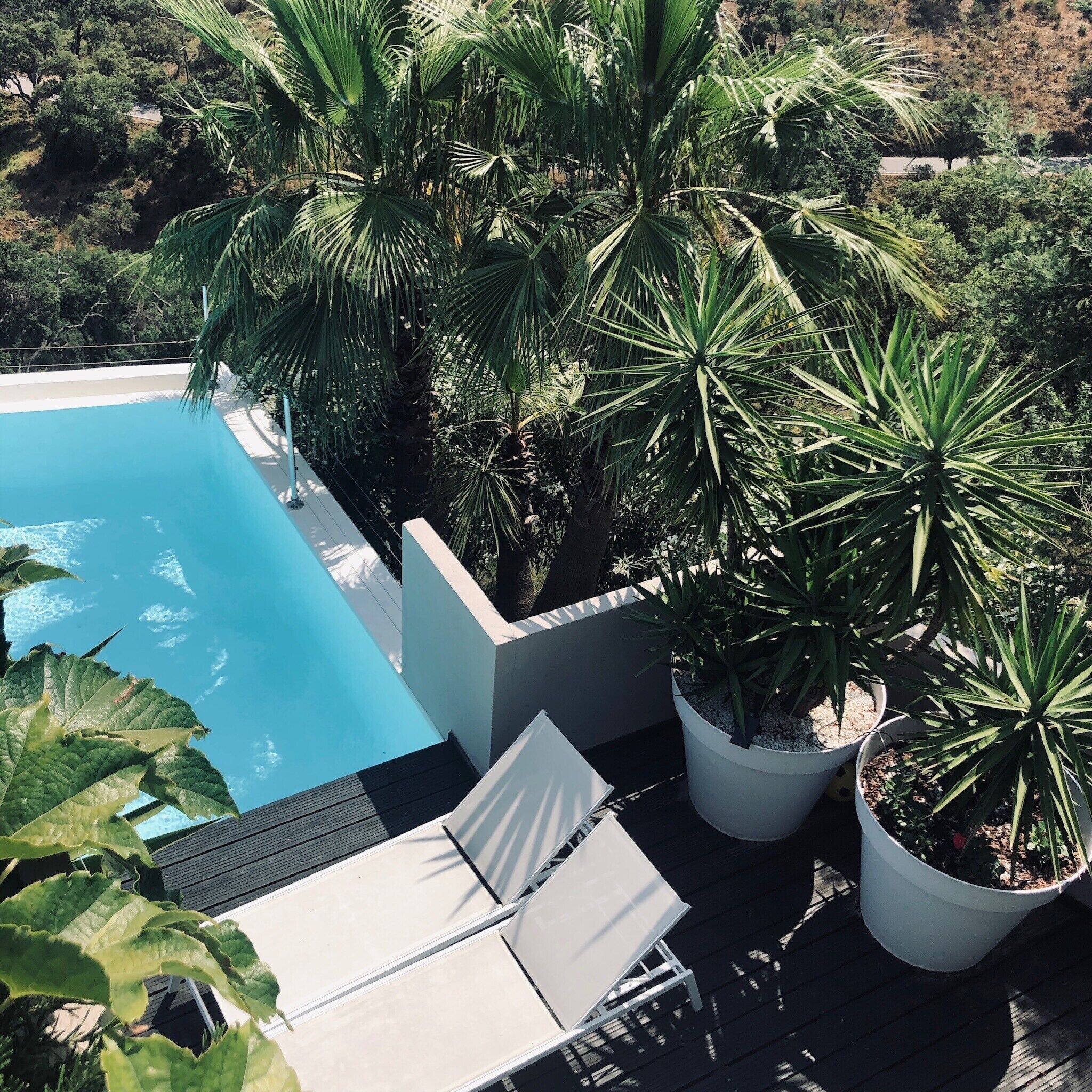 Utendørsbasseng og et oppvarmet basseng