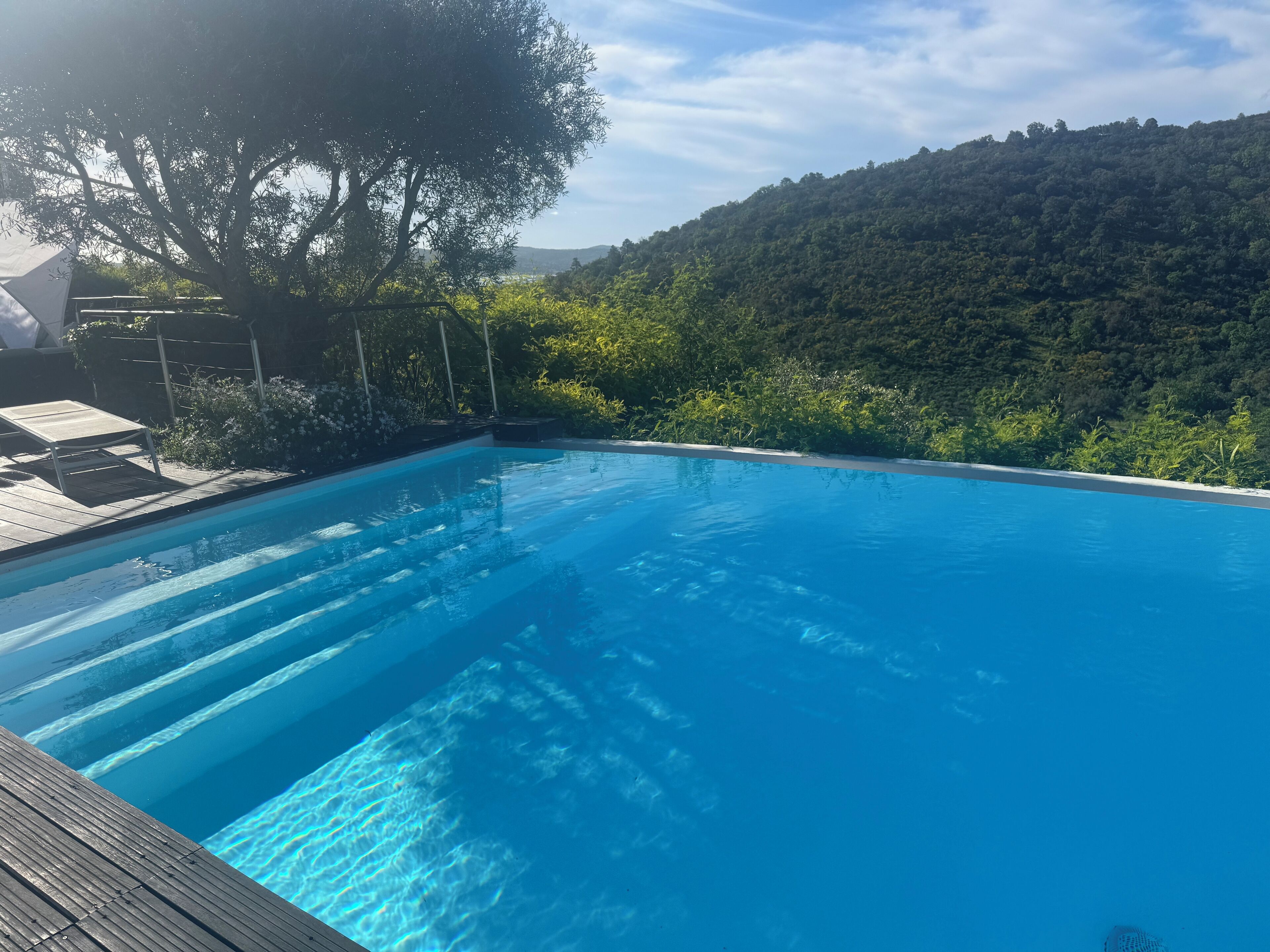 室外游泳池，恒温泳池