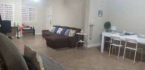 TV, bøker, musikkbibliotek og filmbibliotek