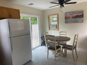Kitchen - seating for 4